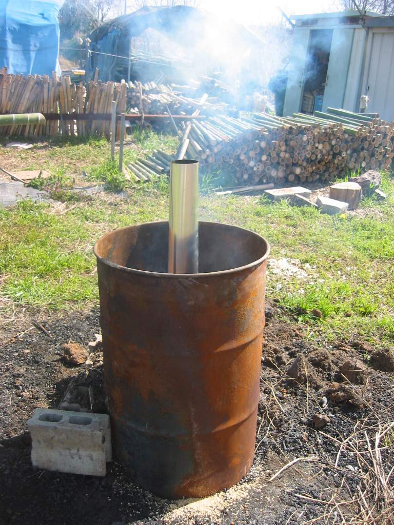 より手軽で簡単な竹炭焼成方法のチャレンジ もし上手くいけば 竹害に効果があるのかも 莇生 の研究