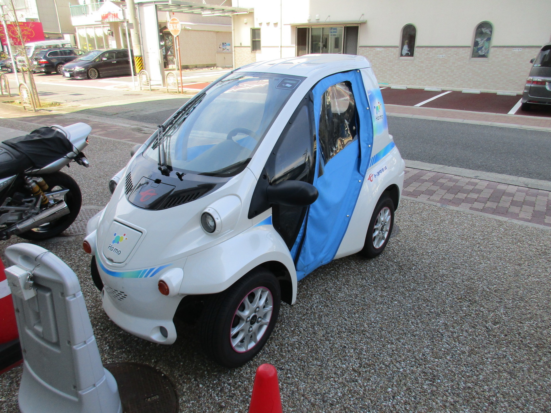 豊田のの街中に そこら中に置いてある一人乗り用電気自動車を見て 近い将来 所有 という概念が変わるのでは 莇生 の研究